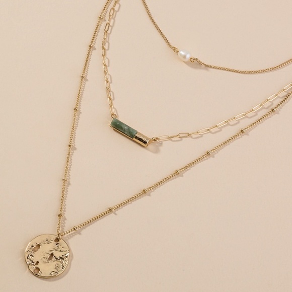 Jewelry - *3 for $21* Fashion Green Layered Necklace